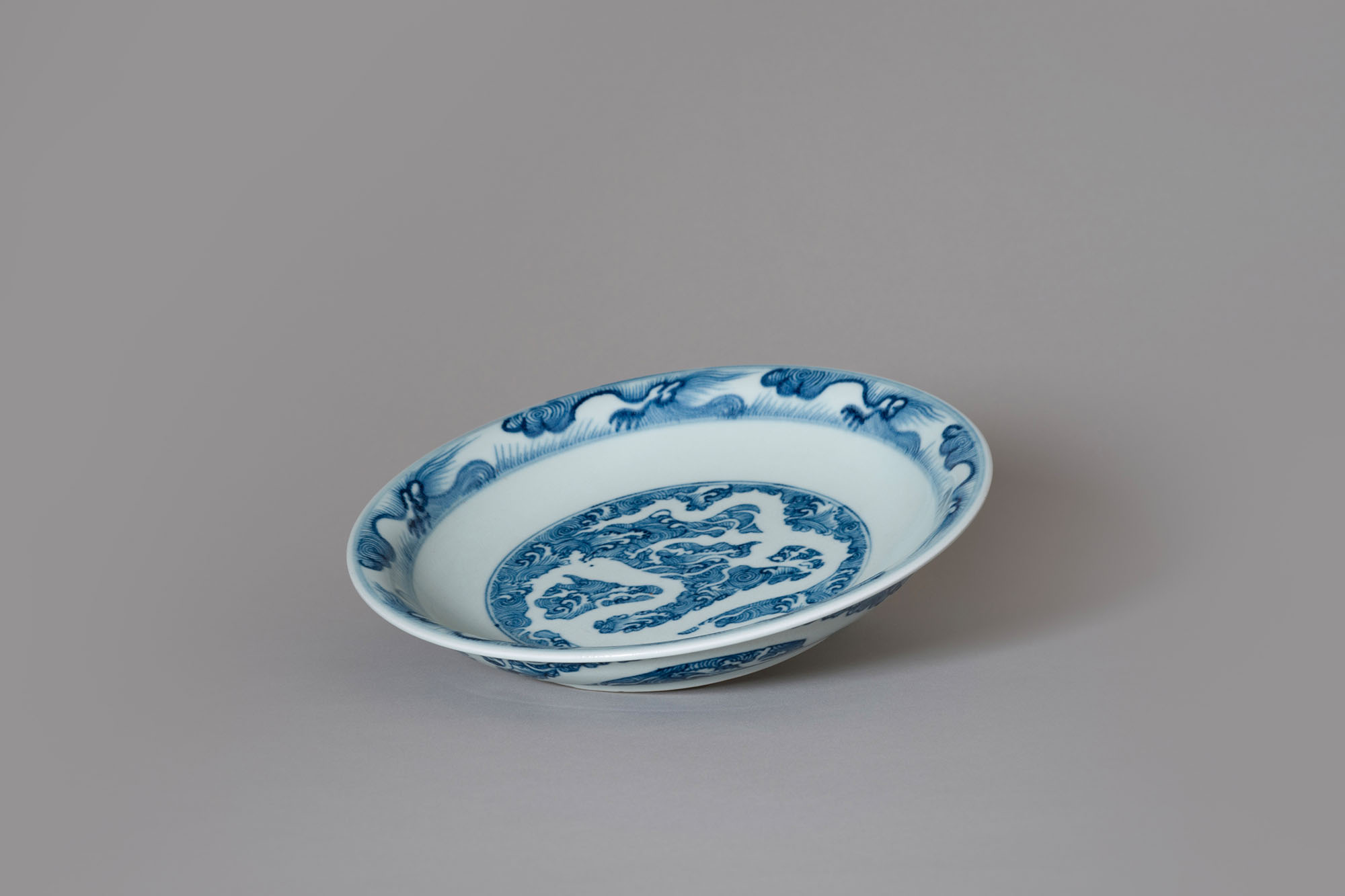 元代 青花海涛龙纹盘