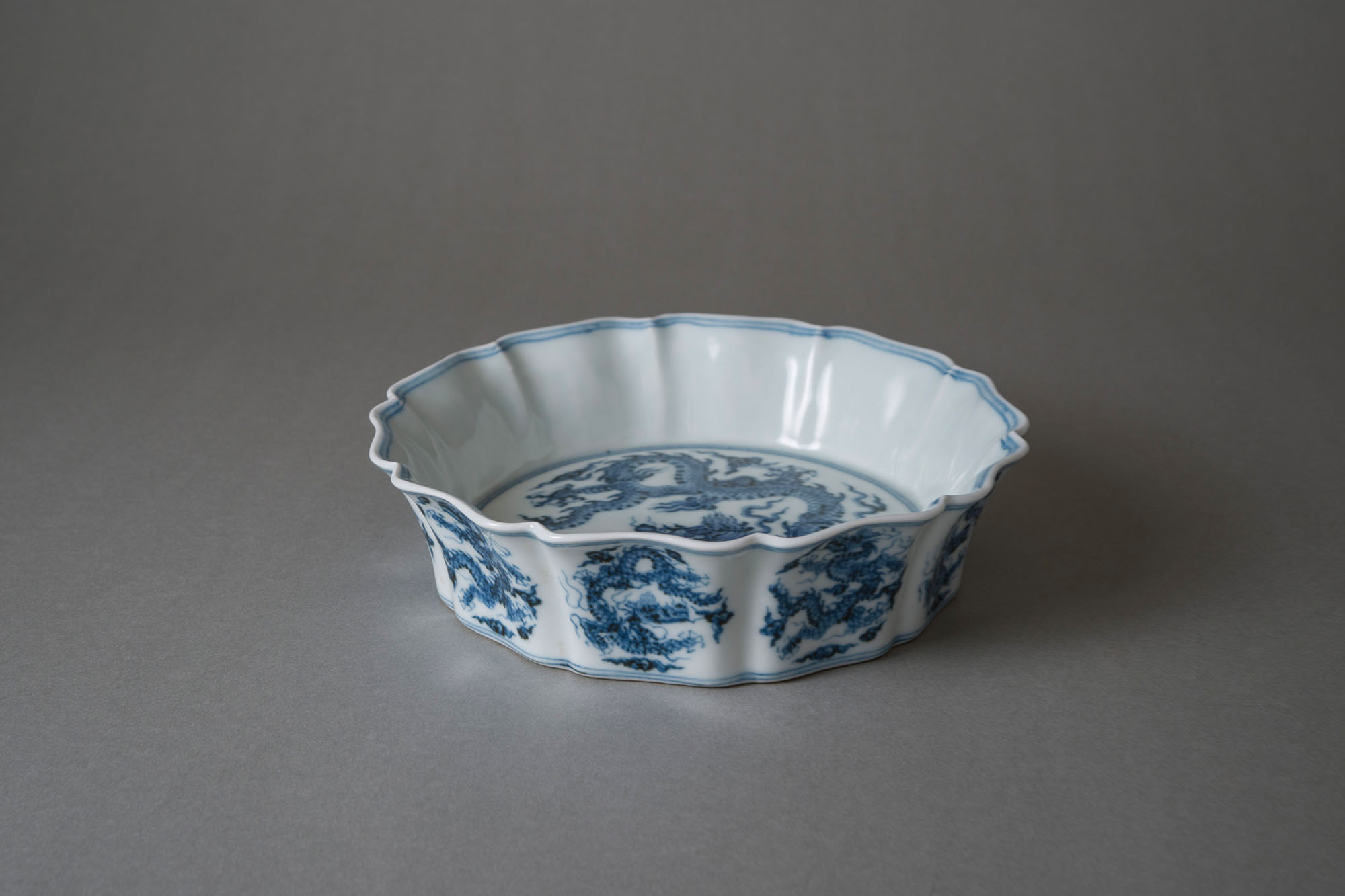 明宣德 青花内外底龙戏珠纹十棱葵瓣式洗