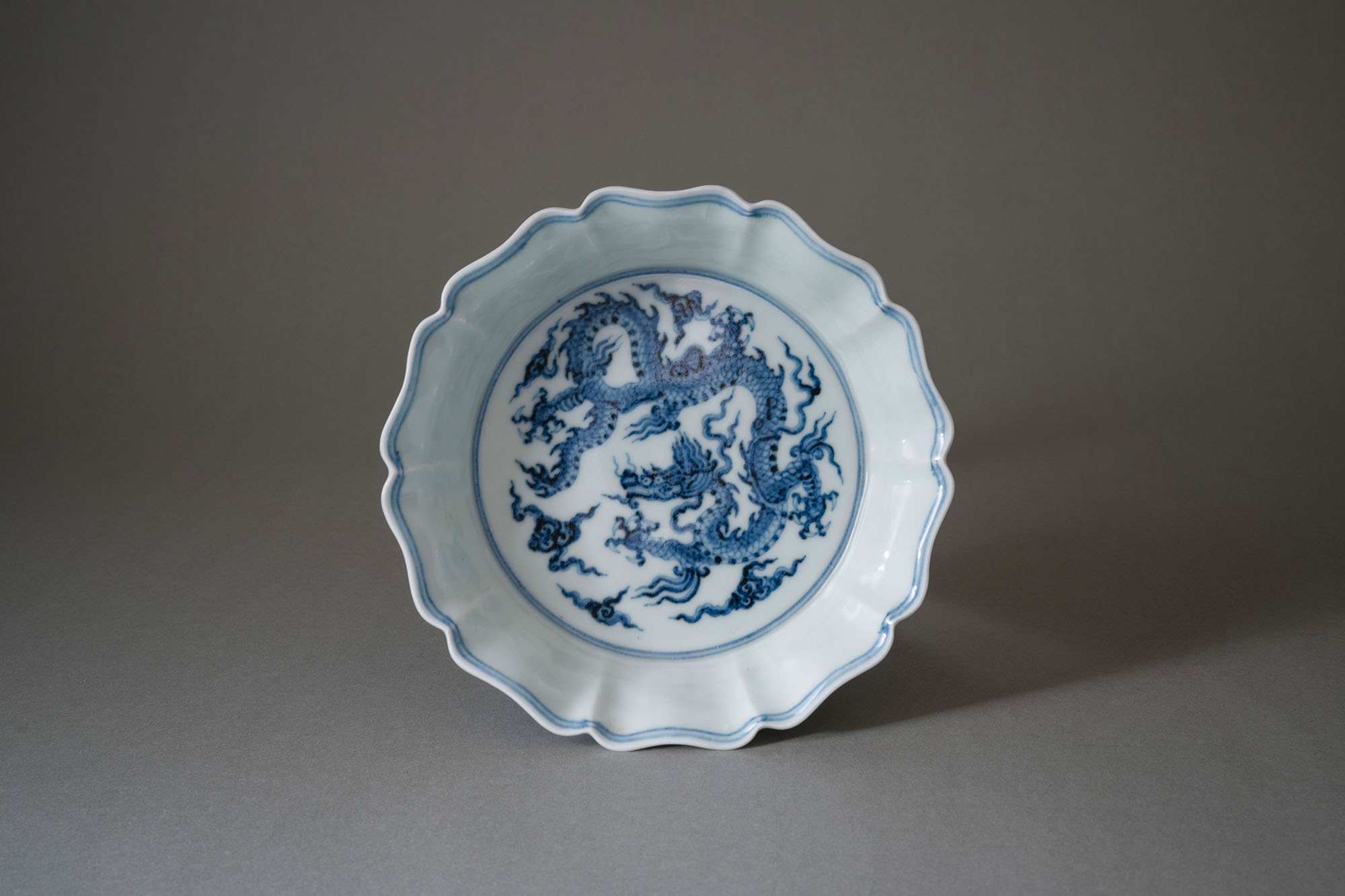 明宣德 青花内外底龙戏珠纹十棱葵瓣式洗